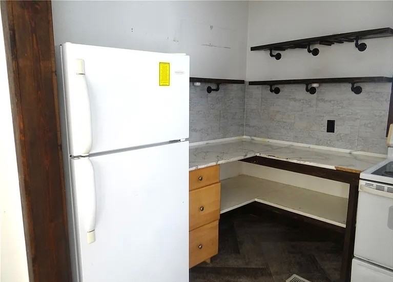 105 Kensington Cir - Photo 2 of 5