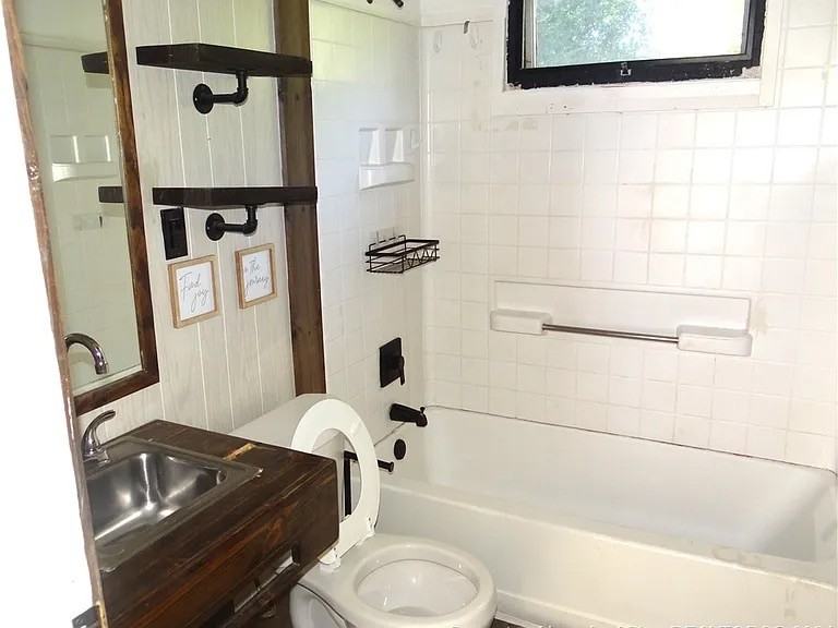 105 Kensington Cir - Photo 3 of 5