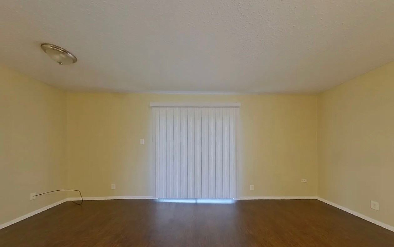 1403 E Park Dr - Photo 2 of 12