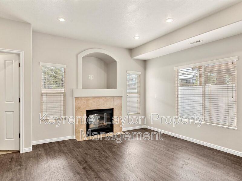 6171 Se - Photo 2 of 28