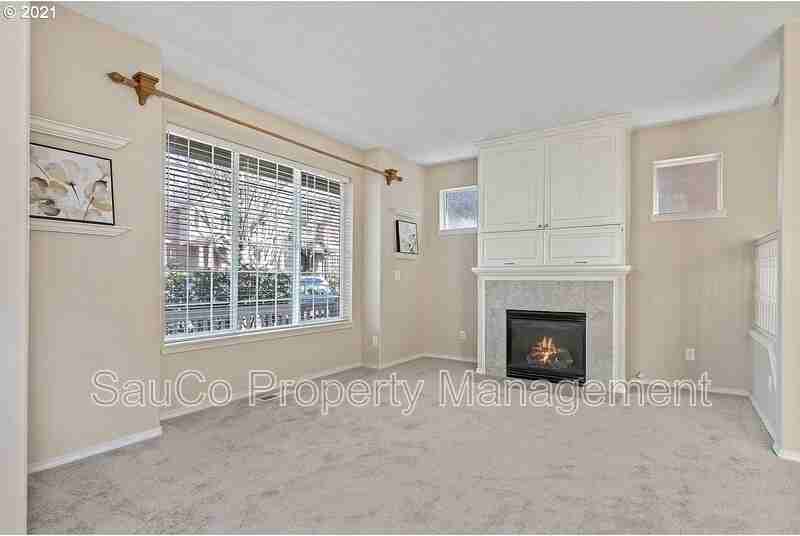 1146 Se Westerland St - Photo 2 of 19