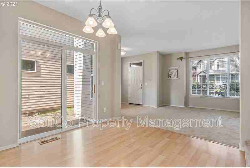 1146 Se Westerland St - Photo 4 of 19