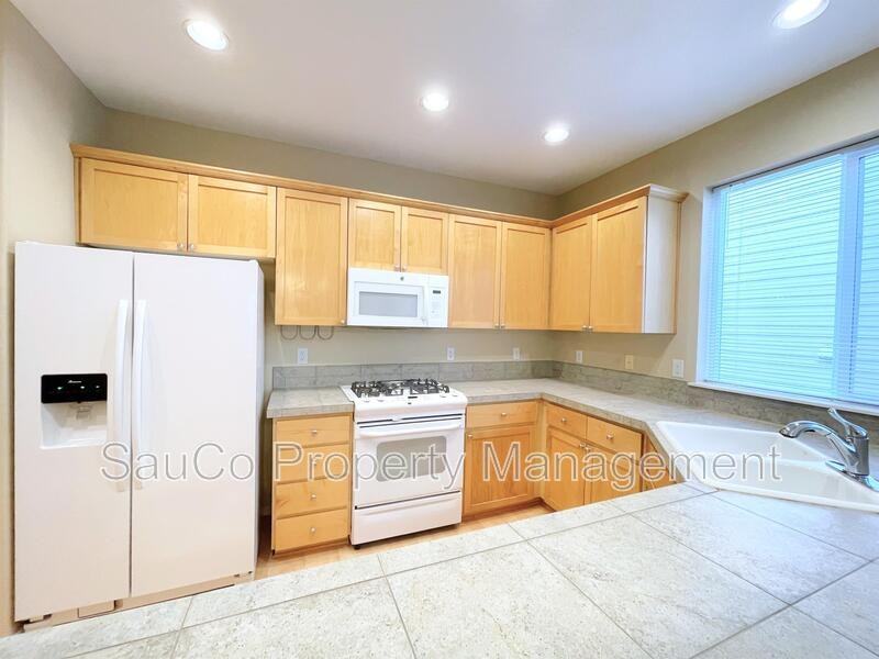 1146 Se Westerland St - Photo 6 of 19