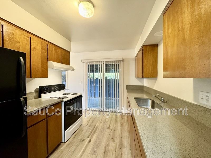 2737 Maywood Dr - Photo 4 of 8