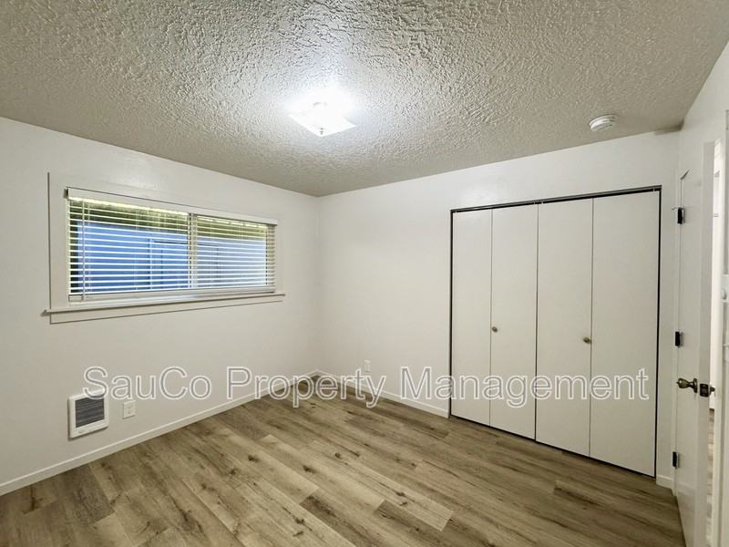 2737 Maywood Dr - Photo 5 of 8