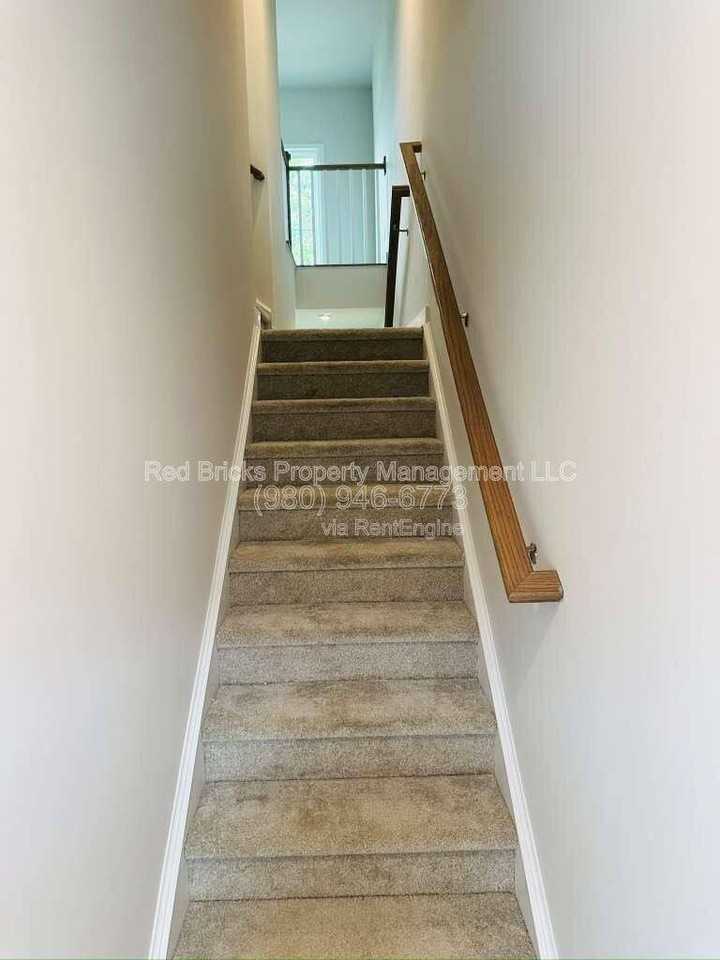 9902 Oaklawn Blvd Nw - Photo 3 of 10