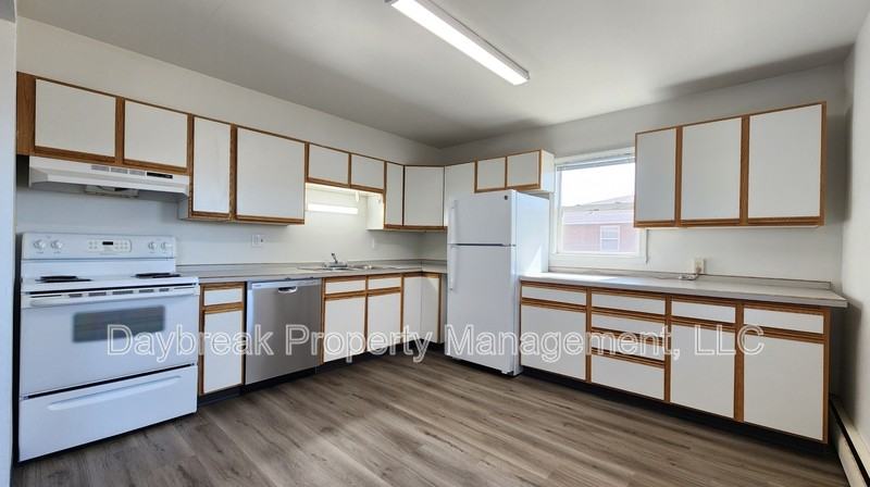 2913 8th St N - Photo 5 of 15