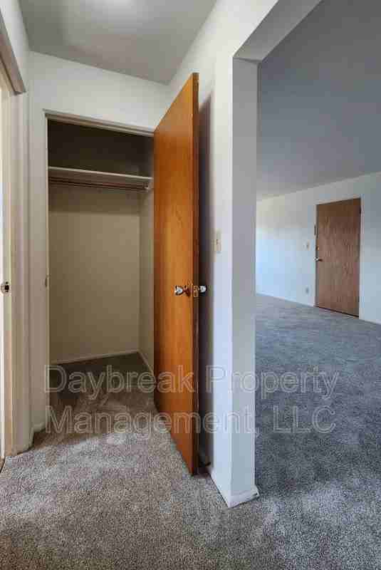 2913 8th St N - Photo 7 of 15