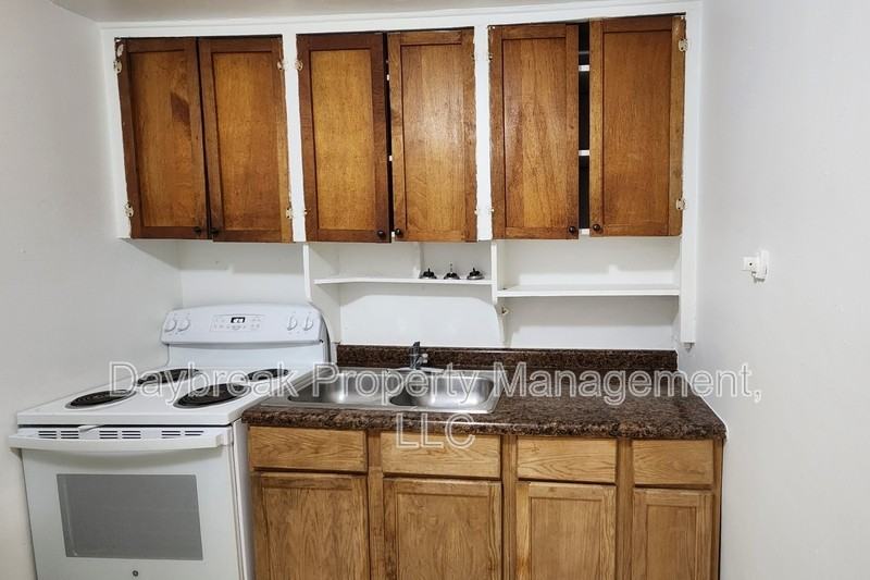 1318 1st Ave N - Photo 3 of 9