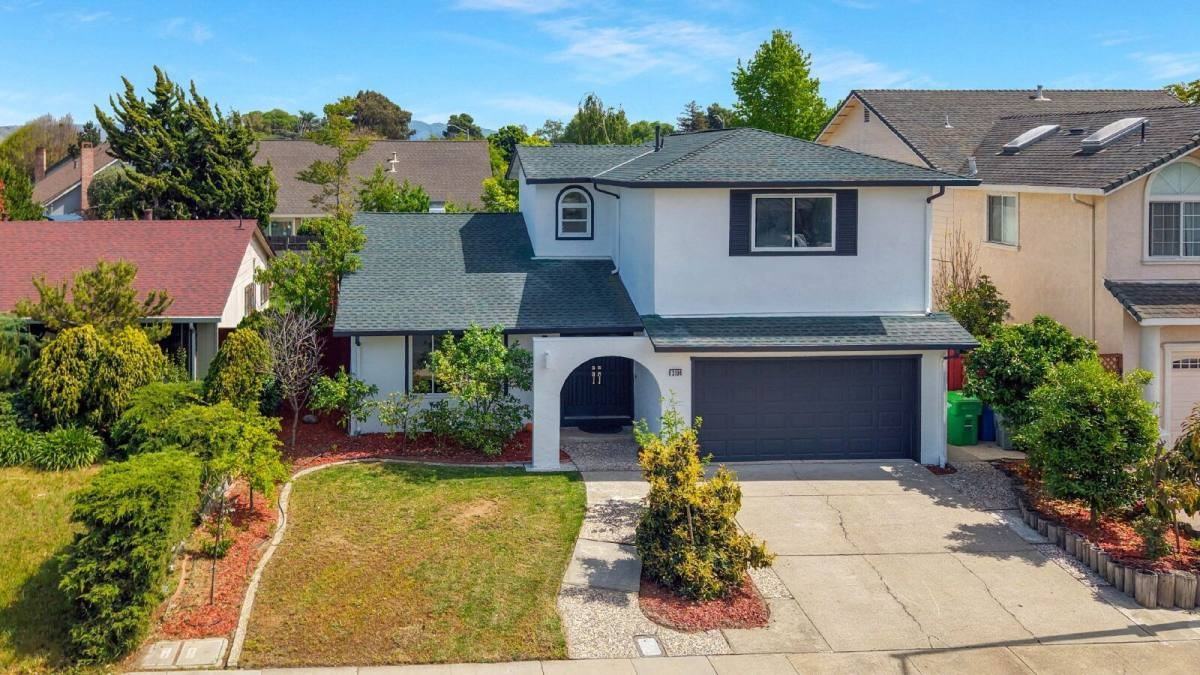 3104 San Andreas Dr - Photo 2 of 10