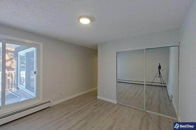 10837 117 St Nw - Photo 3 of 22