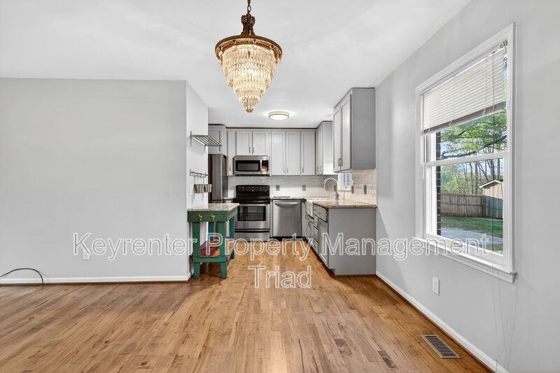 2312 Bonnie Ln - Photo 2 of 31