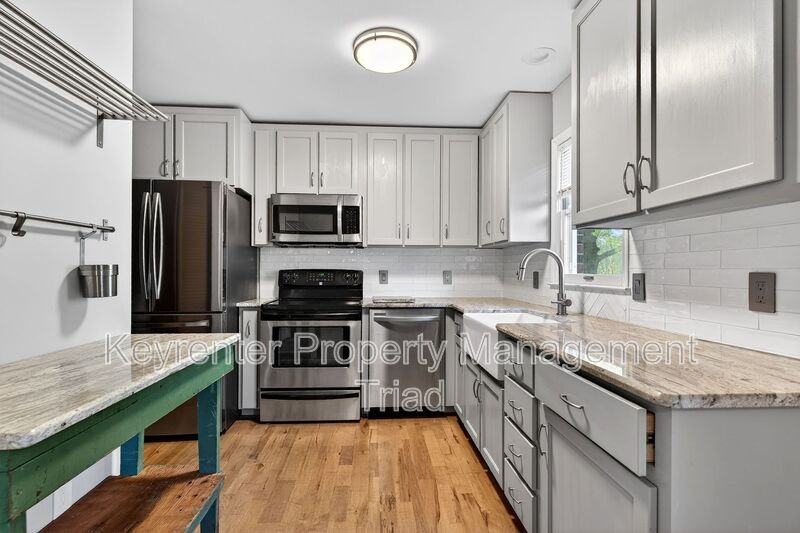 2312 Bonnie Ln - Photo 3 of 31