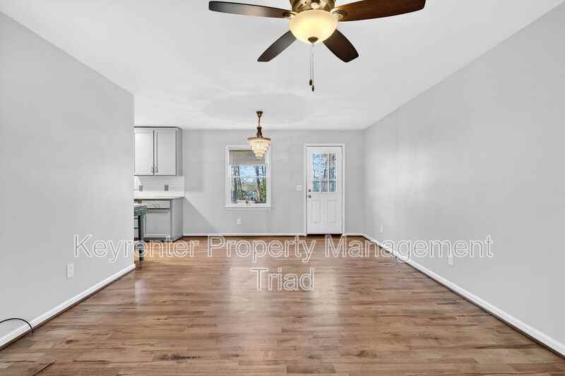 2312 Bonnie Ln - Photo 4 of 31