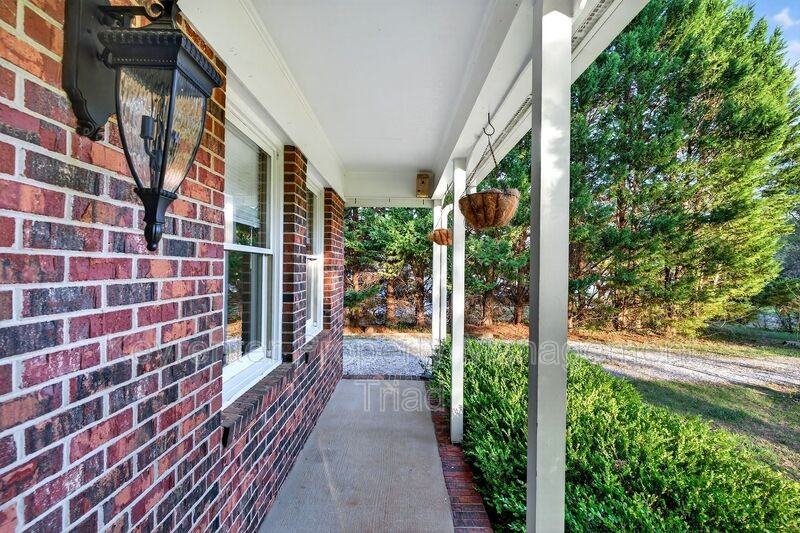 2312 Bonnie Ln - Photo 6 of 31