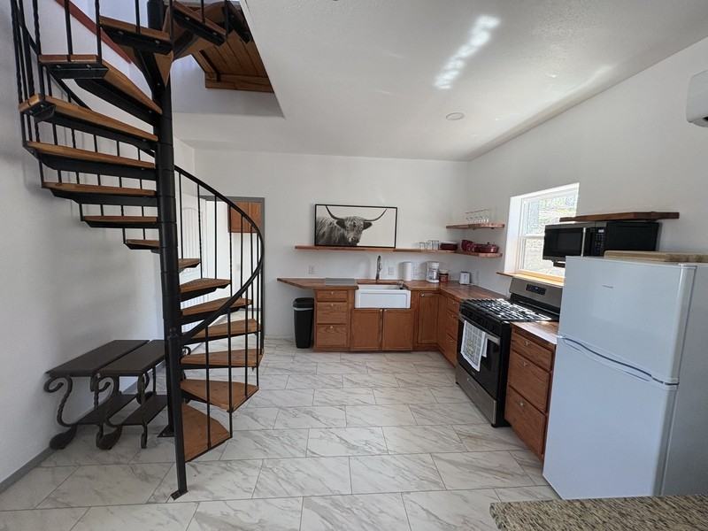 285 Hermit Ln - Photo 2 of 10