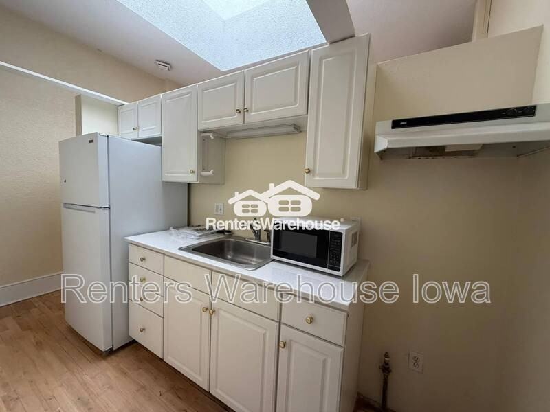 1215 25th St #1 - Photo 2 of 13