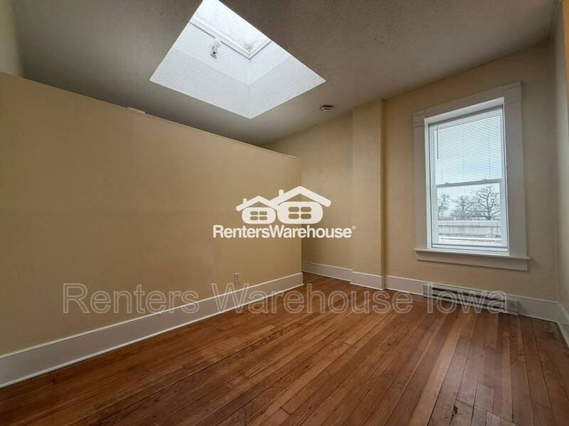 1215 25th St #1 - Photo 4 of 13