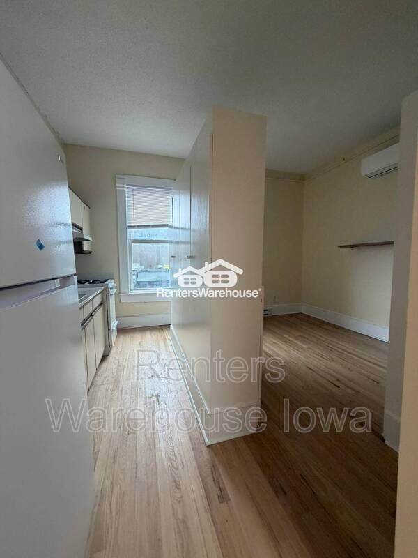 1215 25th St #4 - Photo 2 of 12