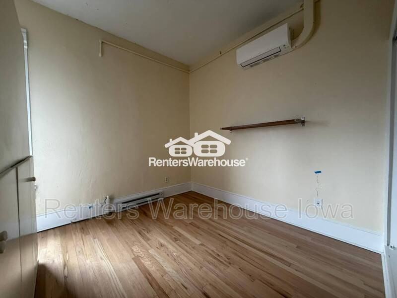 1215 25th St #4 - Photo 3 of 12