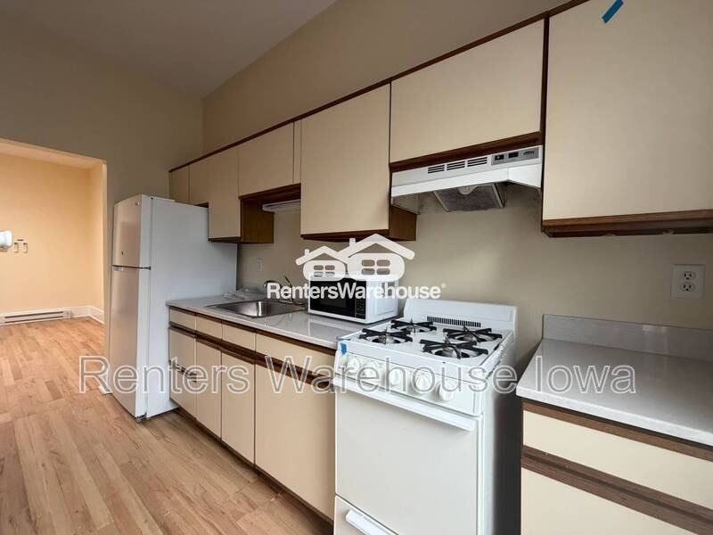 1215 25th St #4 - Photo 5 of 12