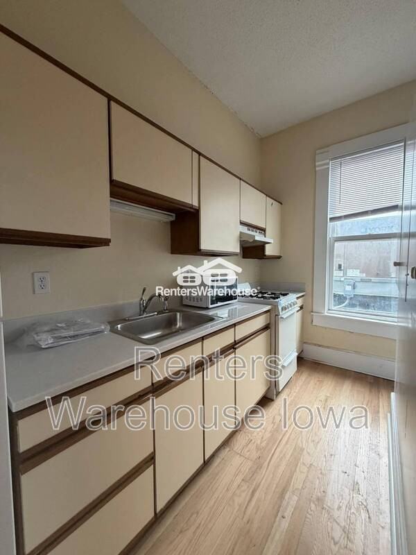 1215 25th St #4 - Photo 6 of 12