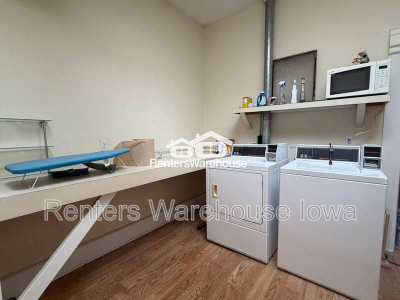 1215 25th St #4 - Photo 7 of 12