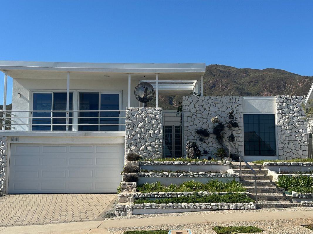 18145 Kingsport Dr - Photo 2 of 50