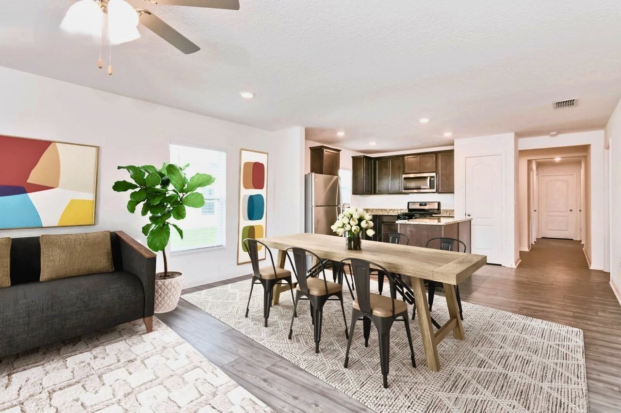 372 372 Kensington View Dr - Photo 2 of 17