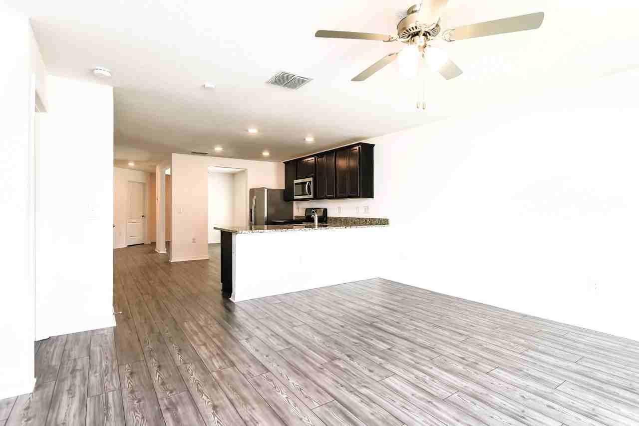 372 372 Kensington View Dr - Photo 5 of 17