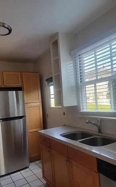 1137 26th St - Photo 5 of 5