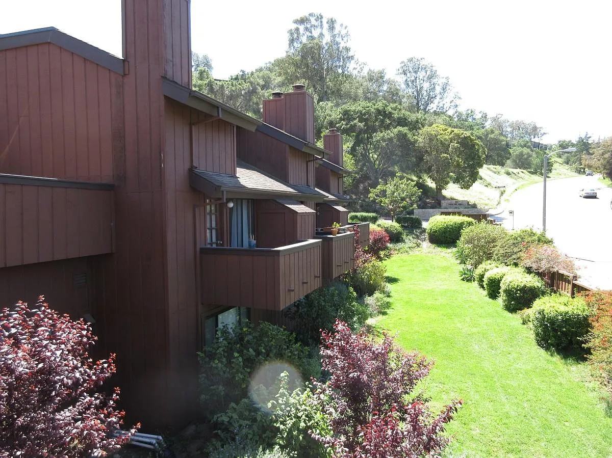 1050 Vista Del Pueblo - Photo 2 of 11