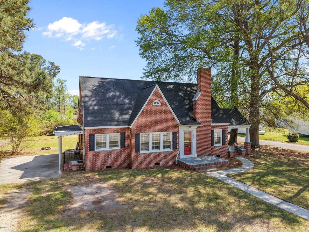 302 W Main St - Photo 5 of 50