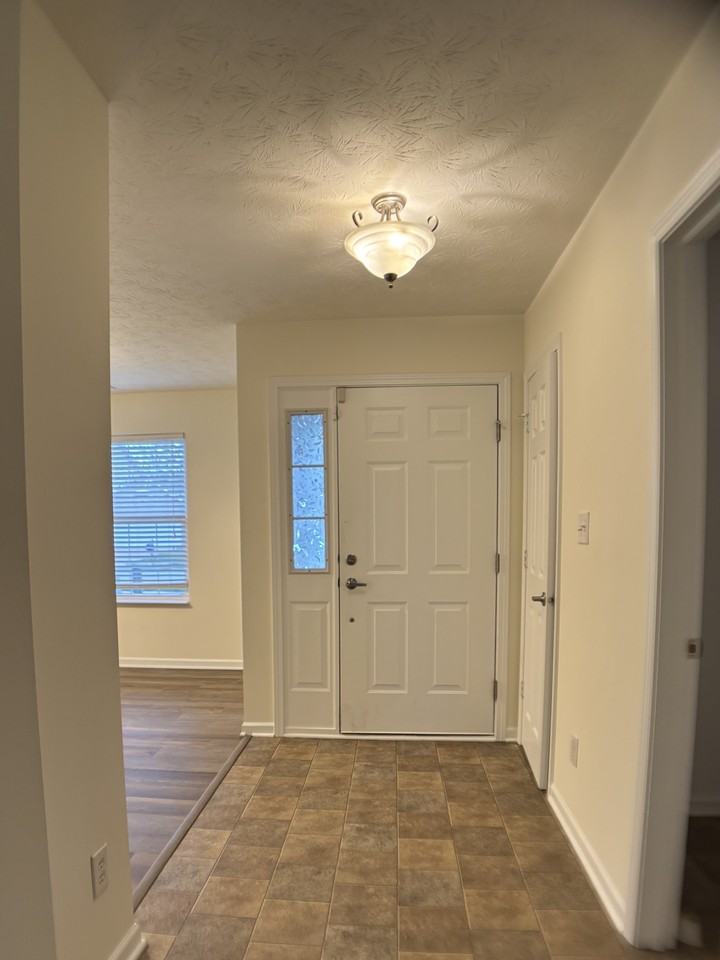 1034 Hendon Ct - Photo 2 of 15