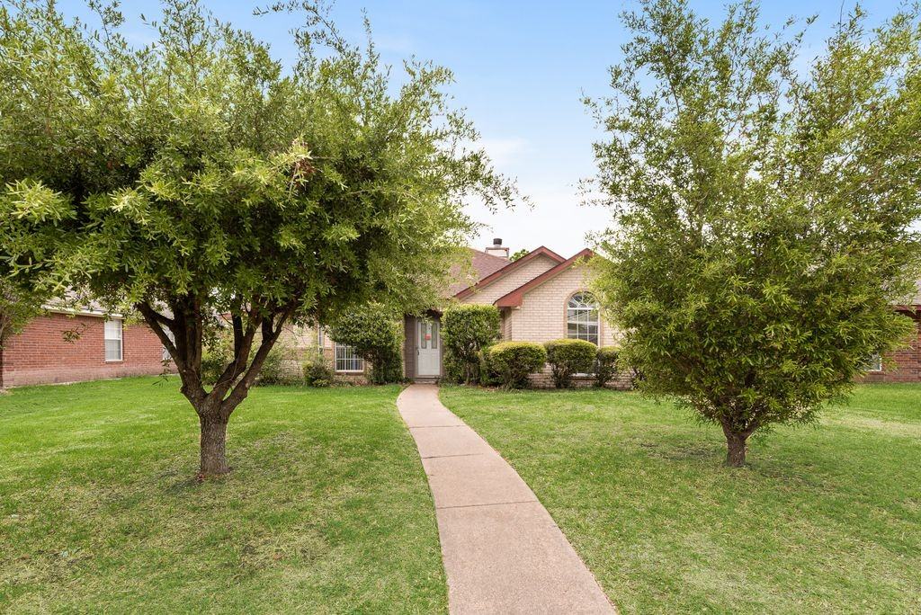 1304 Riverview Ln - Photo 3 of 21