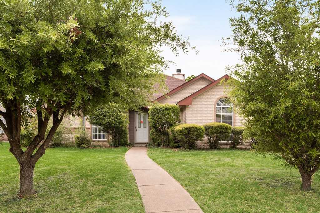 1304 Riverview Ln - Photo 4 of 21