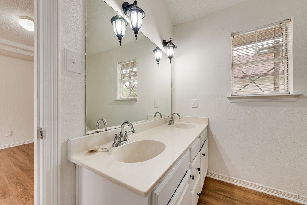 1304 Riverview Ln - Photo 5 of 21