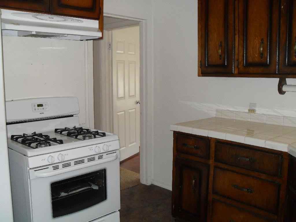 2531 Roslyn Way - Photo 3 of 36