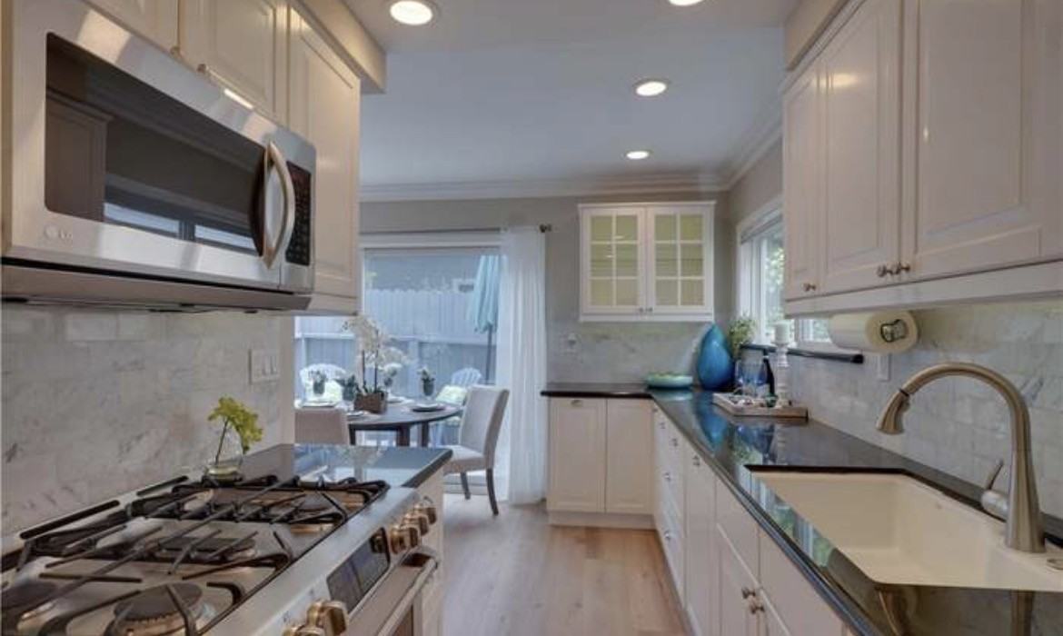 1313 18th St #2 - Photo 3 of 11