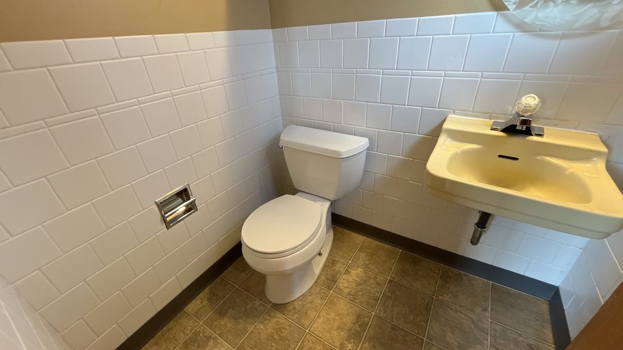 1004 Vega Dr - Photo 6 of 10