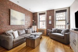 featured image of 10 W 93rd St
