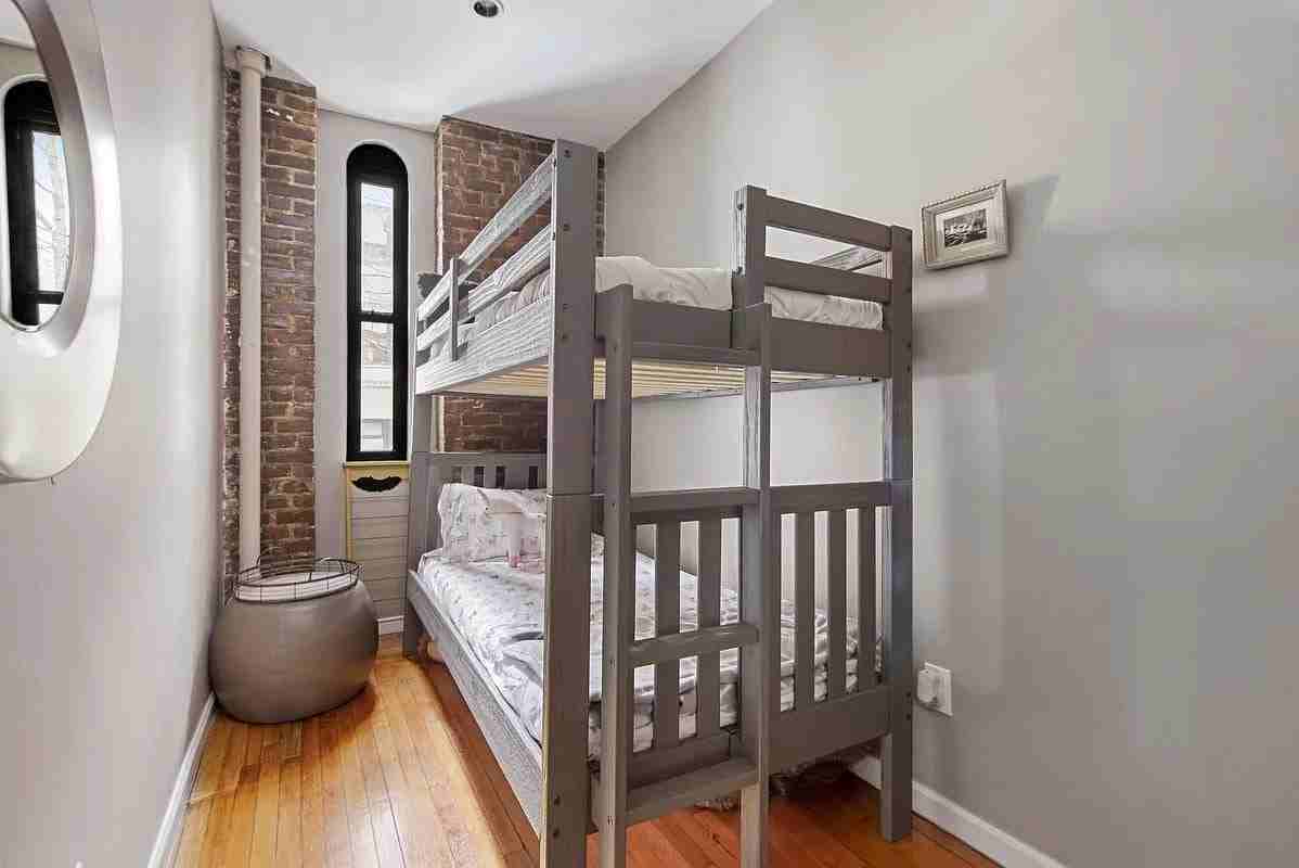 10 W 93Rd St - Photo 2 of 7