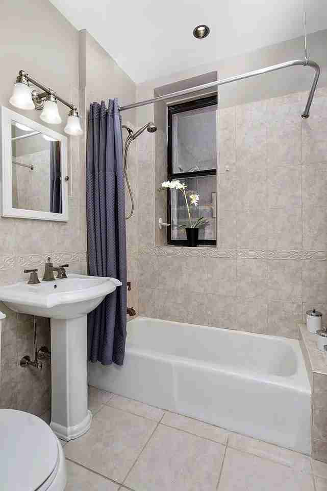 10 W 93Rd St - Photo 3 of 7