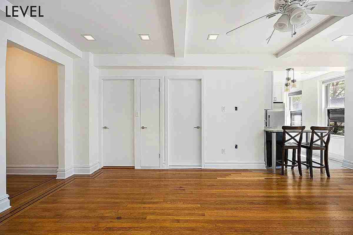 200 W 108Th St - Photo 6 of 9