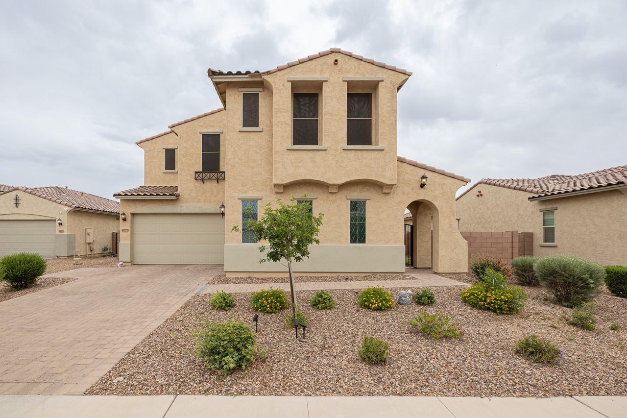 11777 S 51st Dr - Photo 2 of 50