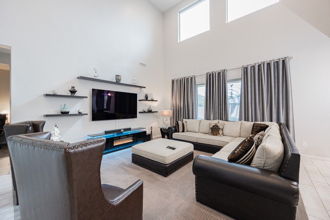 11777 S 51st Dr - Photo 5 of 50