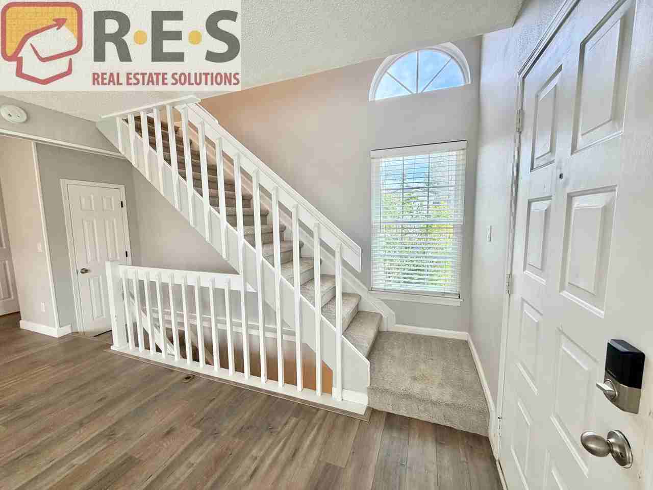 652 Longfellow Ln - Photo 5 of 17
