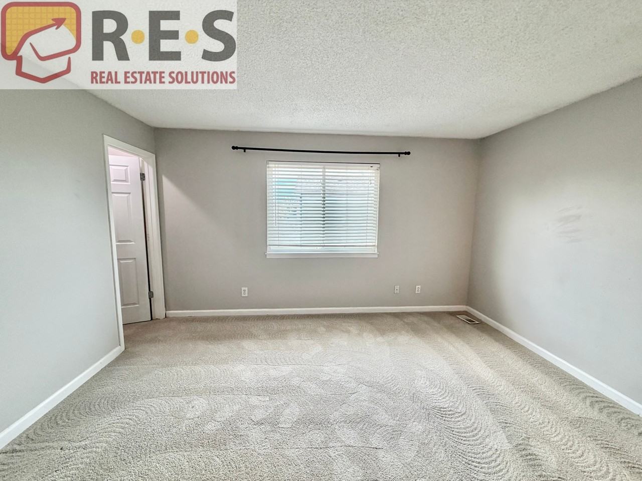 652 Longfellow Ln - Photo 6 of 17