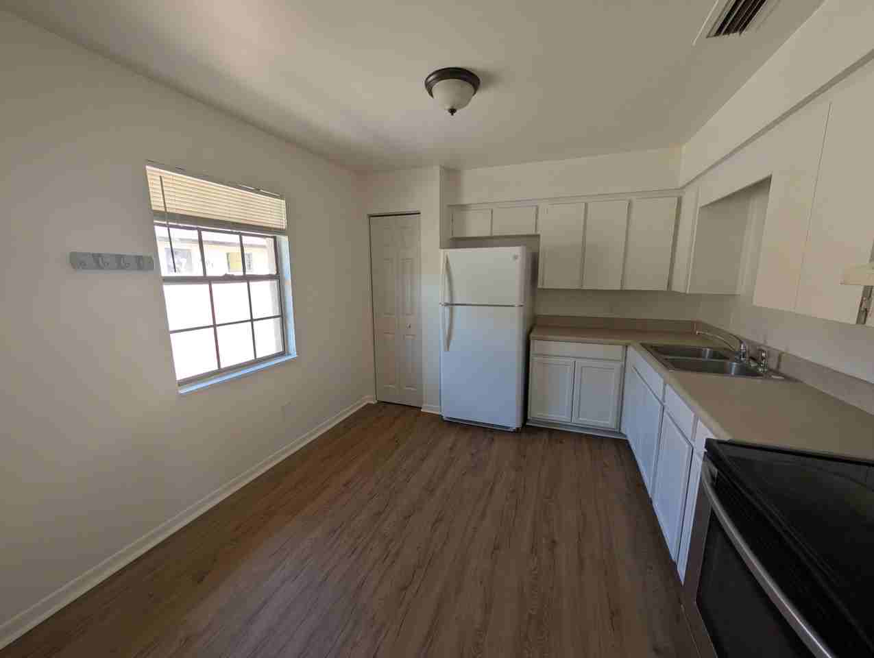 607 Kansas Ave - Photo 2 of 9