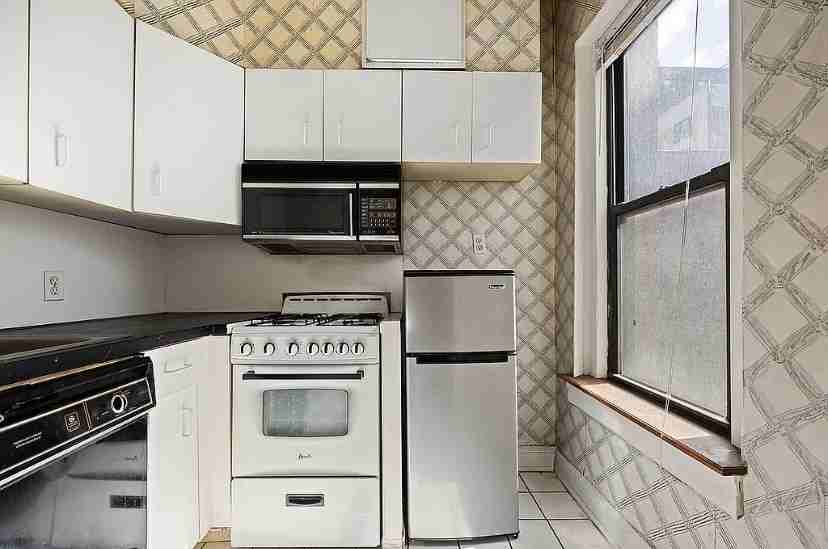 622 W 114th St #41A - Photo 4 of 9